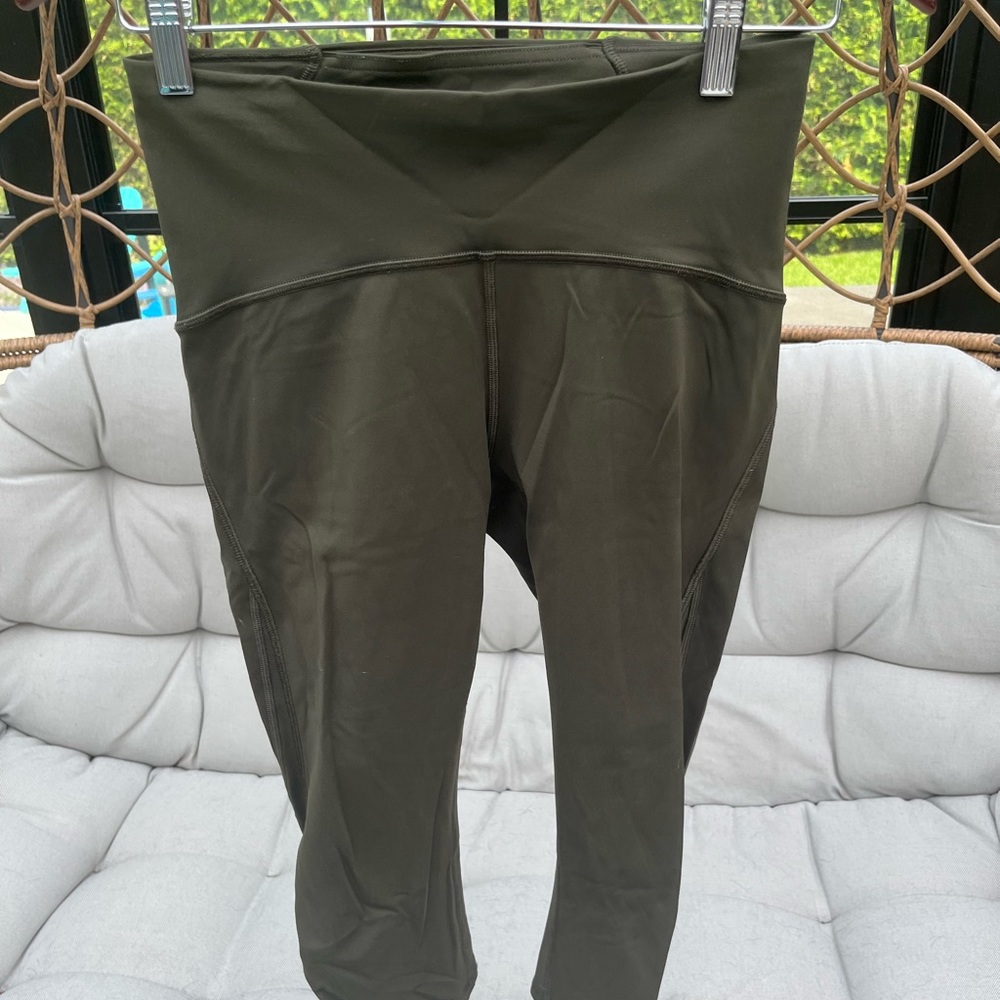 Lululemon Train Times cropped tights 17” size 6